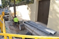 Obres a la porta de l'escola infantil de les monges