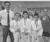 "El club de karate se alzó con cinco trofeos"