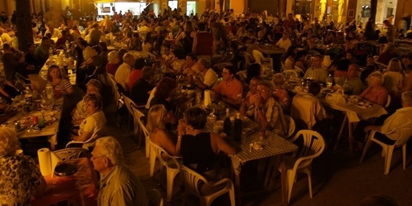 Festes Majors. Sopar a la Plaça