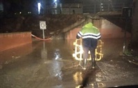 Treball dels serveis municipals sota la pluja