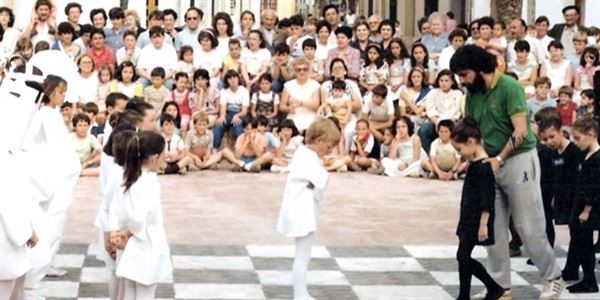 La Plaça del País Valencià · La plaça de tot un poble