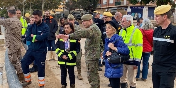 La ministra Margarita Robles confirma l'inici de les obres de construcció d'una passarel·la entre les dues vores del barranc