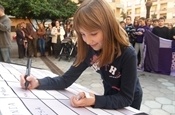 Concentració i acte homenatge a les víctimes de la violència de gènere PB234340