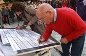 Concentració i acte homenatge a les víctimes de la violència de gènere PB234355